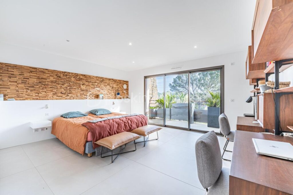 Magnifique T4 type Villa sur le toit / Vue mer / Terrasse + solarium 150 m² – 4 pièces – 3 chambres – 143 m²