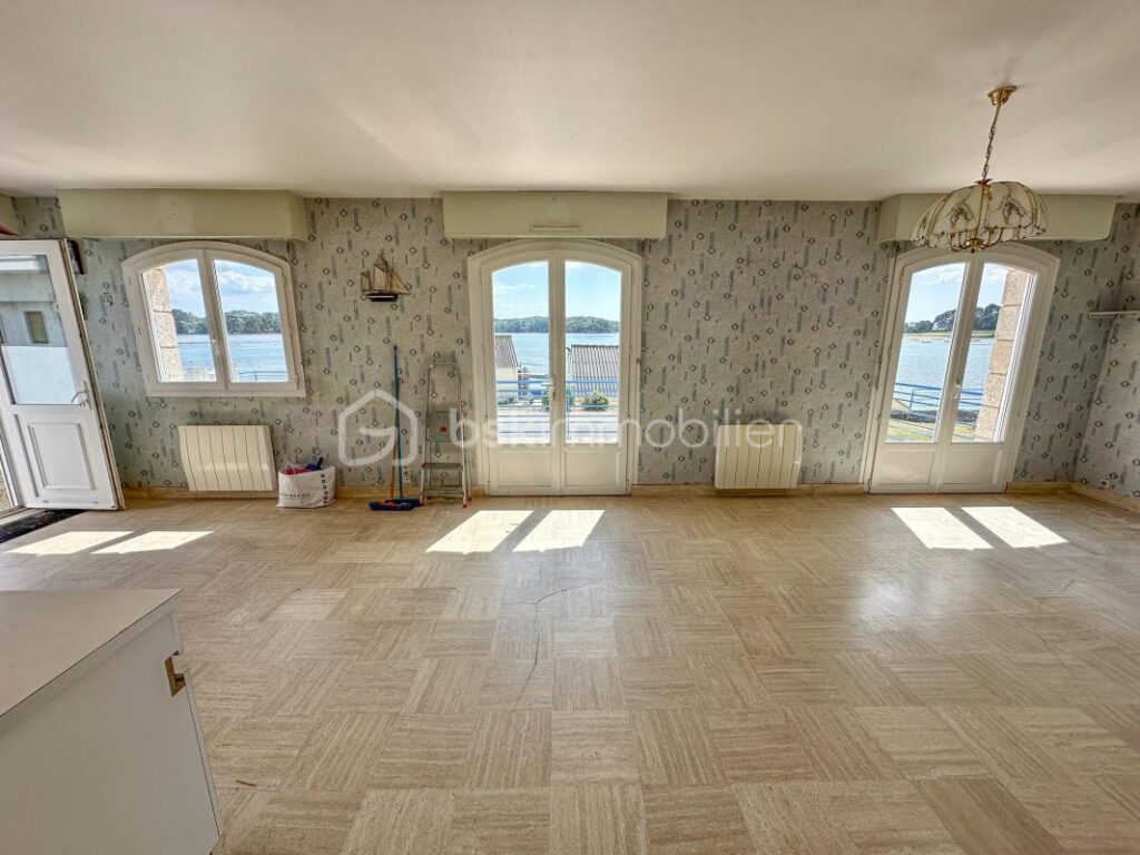 LOCOAL-MENDON Superbe vue sur la RIA d’ETEL – Tres Rare – 5 pièces – 4 chambres – 102 m²