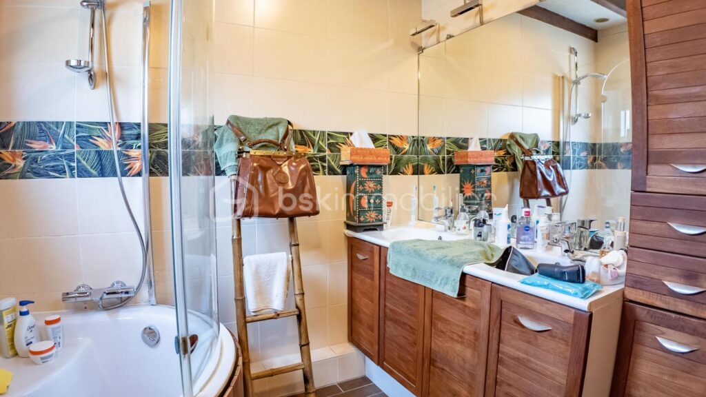 Magnifique longère de caractère avec beau terrain, véranda, annexes et grange sur la commune de Prémery – 6 pièces – 3 chambres – 171 m²