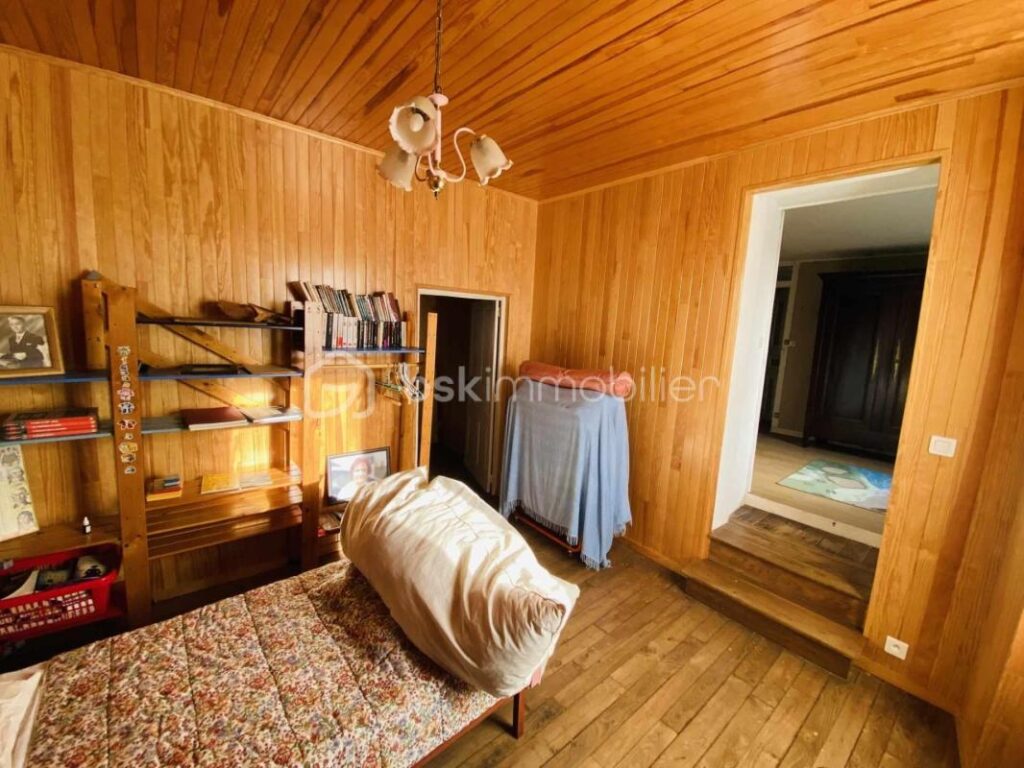 NOUVEAU : Maison en Pierre 167 M² Habitable ( Centre Bourg GUILLIERS) – 10 pièces – 4 chambres – 1638 m²