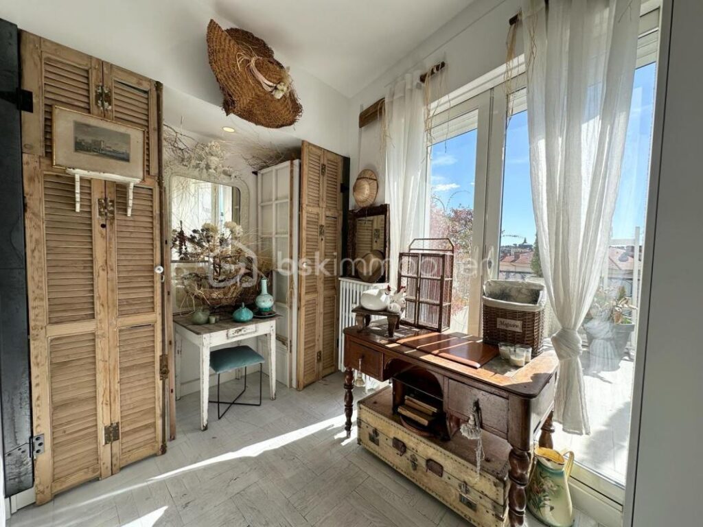 BAS CIMIEZ- LUXUEUX TOIT TERRASSE AVEC VUE PANORAMIQUE – STUDETTE – GARAGE ET CAVE – 3 pièces – 2 chambres – 92 m²