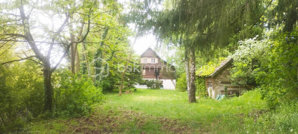 Charmante maison à ossature bois de 210 m² sur un terrain de 50 ares – 6 pièces – 3 chambres – 220 m²