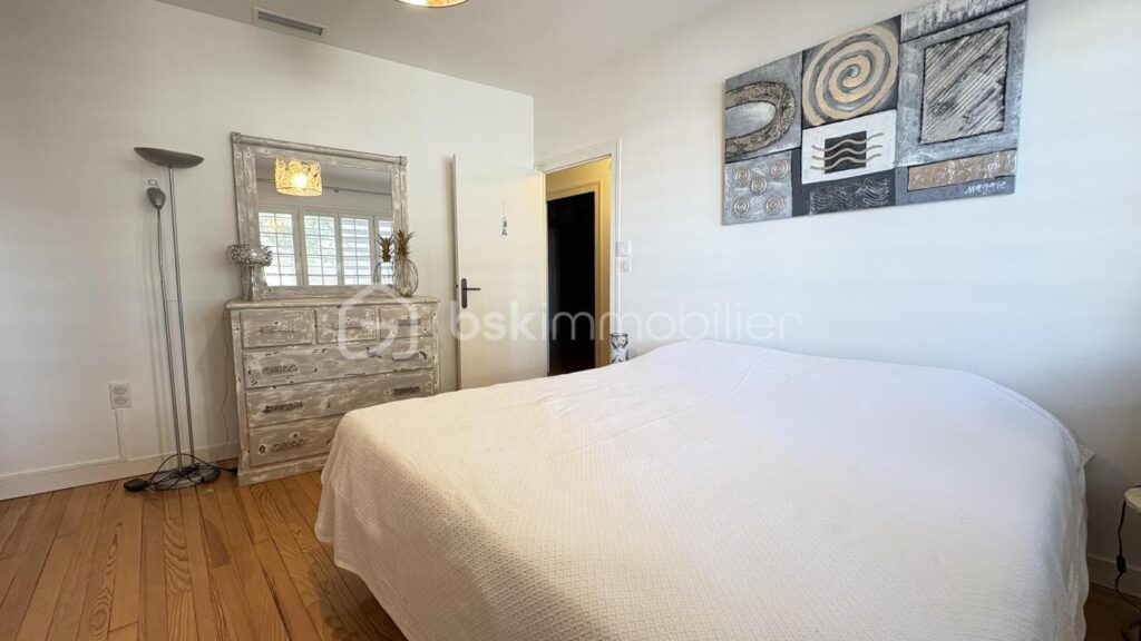 🏡 Rare en centre-ville de Bergerac – Maison 146 m² avec jardin et double garage – 6 pièces – 3 chambres – 146 m²