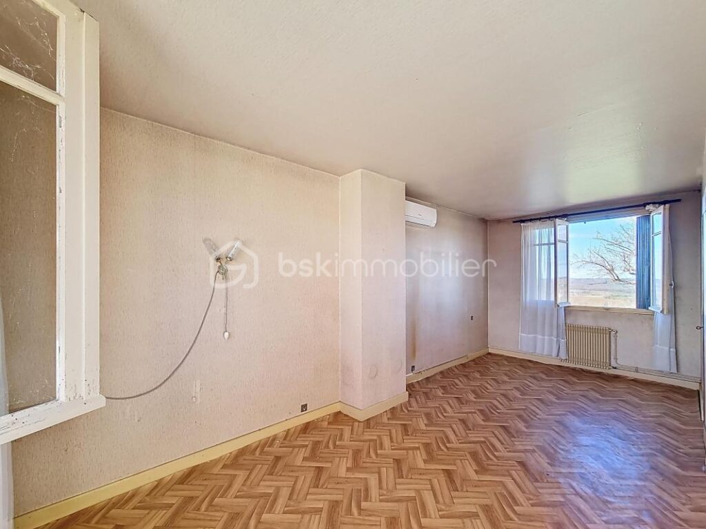 Maison à rénover, vue panoramique et fort potentiel locatif à Miradoux – 7 pièces – 5 chambres – 174 m²