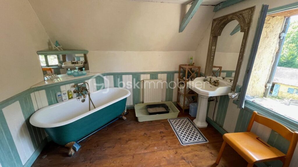 Grande propriété en pierre sur 86000m² de terrain – 7 pièces – 5 chambres – 226 m²