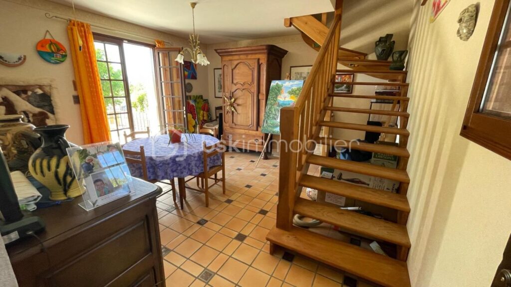 Belle propriété sur les hauteurs de Creysse – 7 pièces – 4 chambres – 120 m²