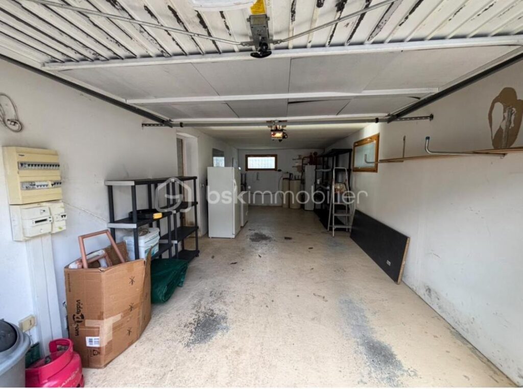 Maison F5 de 151 m² au sol, située sur les hauteurs de Voglans avec Piscine – 6 pièces – 4 chambres – 103 m²