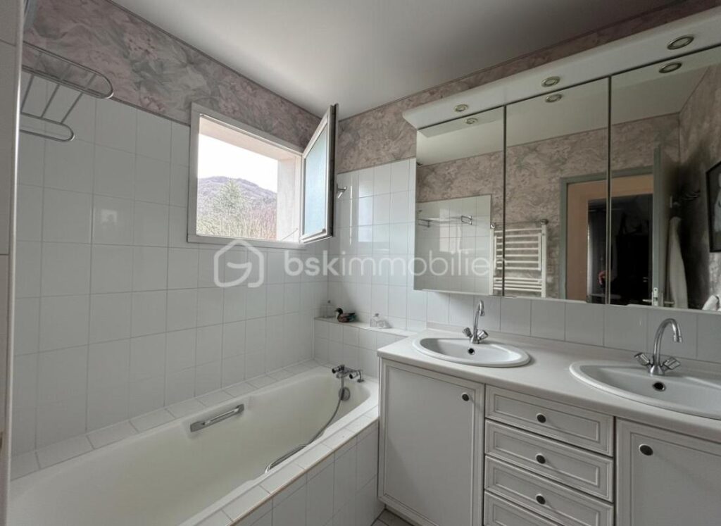 Maison 5 pieces avec terrain de 1500m² à Saint étienne de Crossey – 5 pièces – 4 chambres – 121 m²