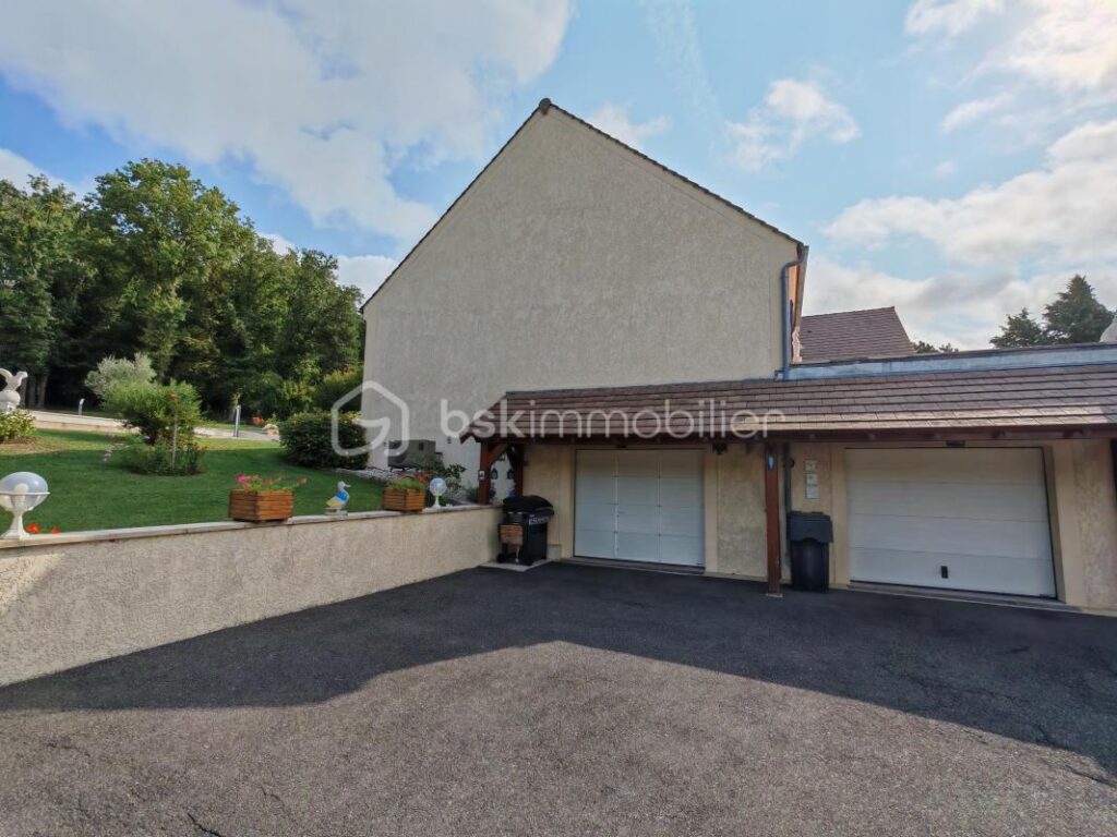 Maison à la vue magique de plain pied, sous-sol total et piscine – 8 pièces – 5 chambres – 269 m²