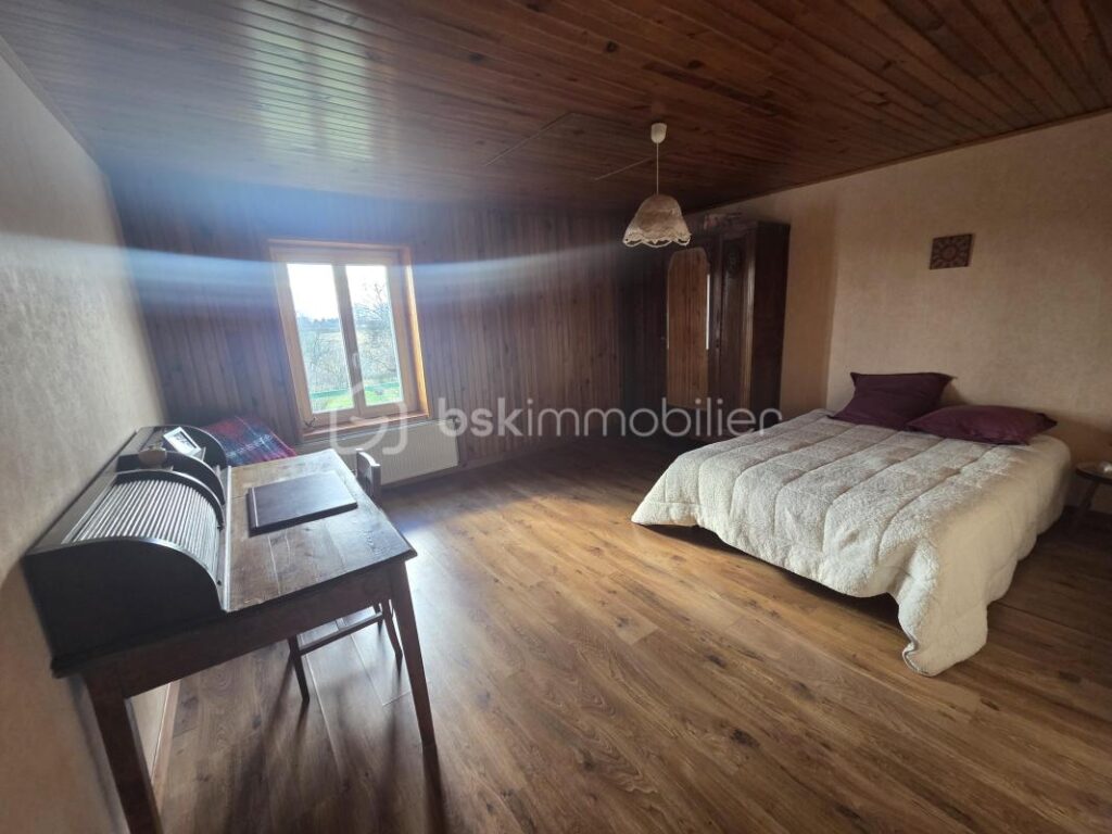 Ferme de 142m2 a saint etienne le molard – 4 pièces – 3 chambres – 142 m²