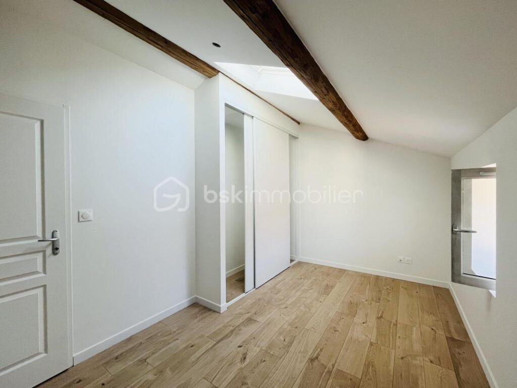 Maison de charme rénovée – 135m² au cœur d’une ferme rénovée – Proche Villefranche-sur-Saône – 4 pièces – 3 chambres – 120 m²