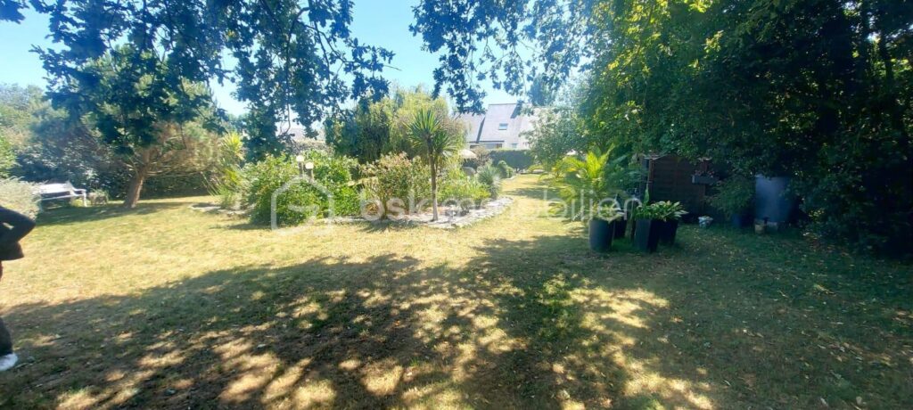 MAGNIFIQUE MAISON D’ARCHITECTE, AU CALME, AU PIED DES COMMERCES ET PROCHE GARE – 6 pièces – 3 chambres – 168 m²