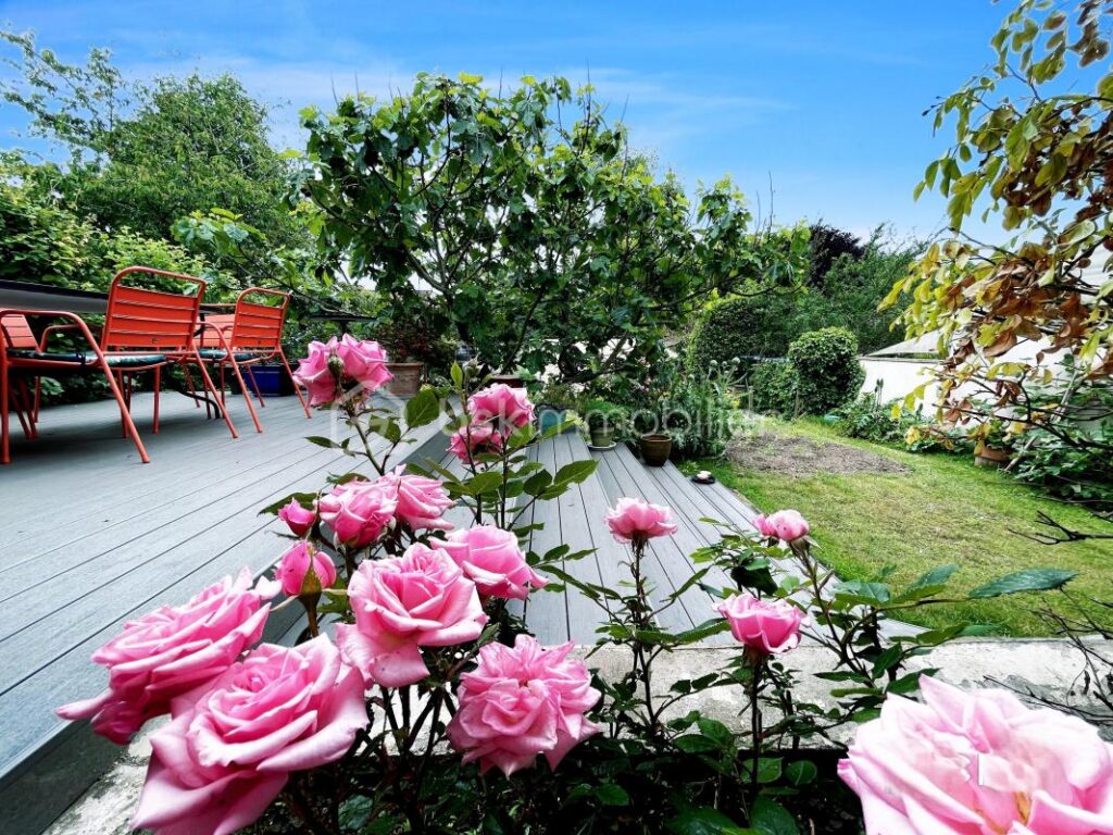 Maison familiale avec vue imprenable – Un havre de paix au cœur de Val d’Arcy – 5 pièces – 3 chambres – 130 m²