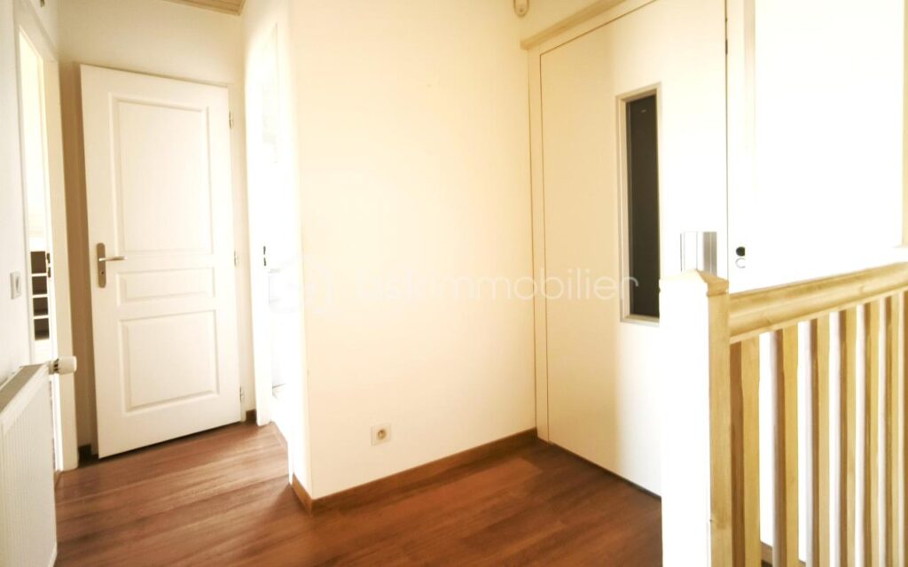 Maison à deux pas de la frontière Suisse – 6 pièces – 3 chambres – 179 m²