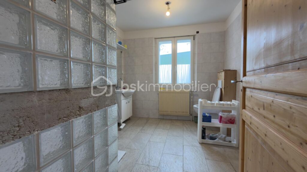 Magnifique maison de 136 m2 sur 4000 m2 de terrain – 6 pièces – 3 chambres – 136 m²