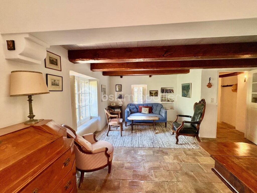 VENTE MAS AUTHENTIQUE AVEC VUE SEILLANS – 5 pièces – 4 chambres – 145 m²