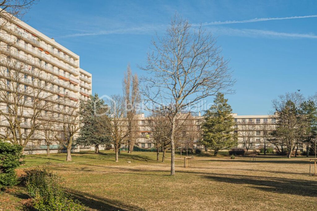 Appartement familial et lumineux avec balcon et vue dégagée – Le Pont de Claix – 5 pièces – 3 chambres – 81 m²
