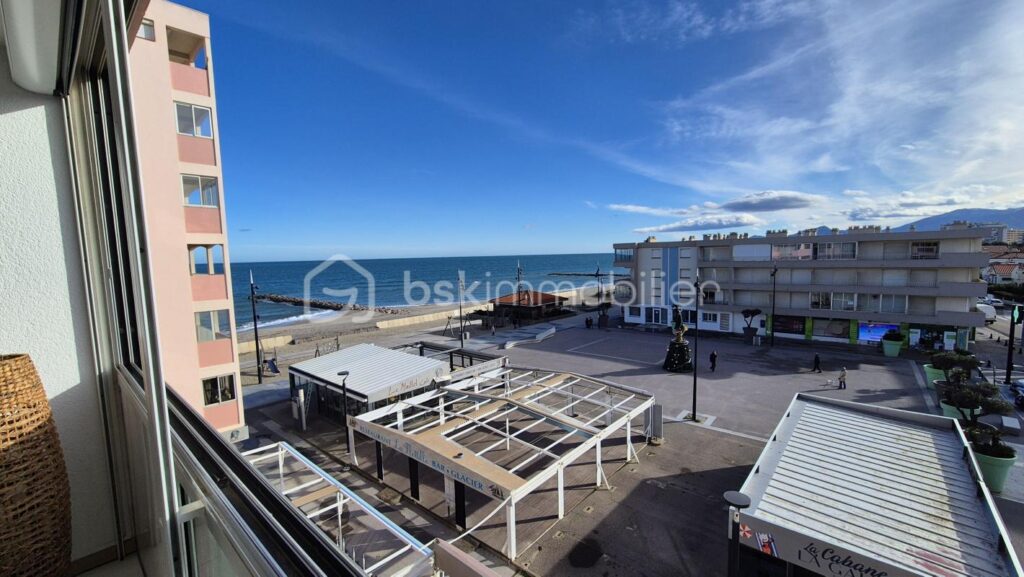 A VENDRE APPARTEMENT T2 CABINE RENOVE DE 50M² A SAINT CYPRIEN – COTE PLAGE – FRONT DE MER – VUE SUR LA MEDITERRANNEE ET LES ALBERES – PARKING PRIVE – ASCENSEUR – EMPLACEMENT PREMIUM – 3 pièces – 2 chambres – 50 m²