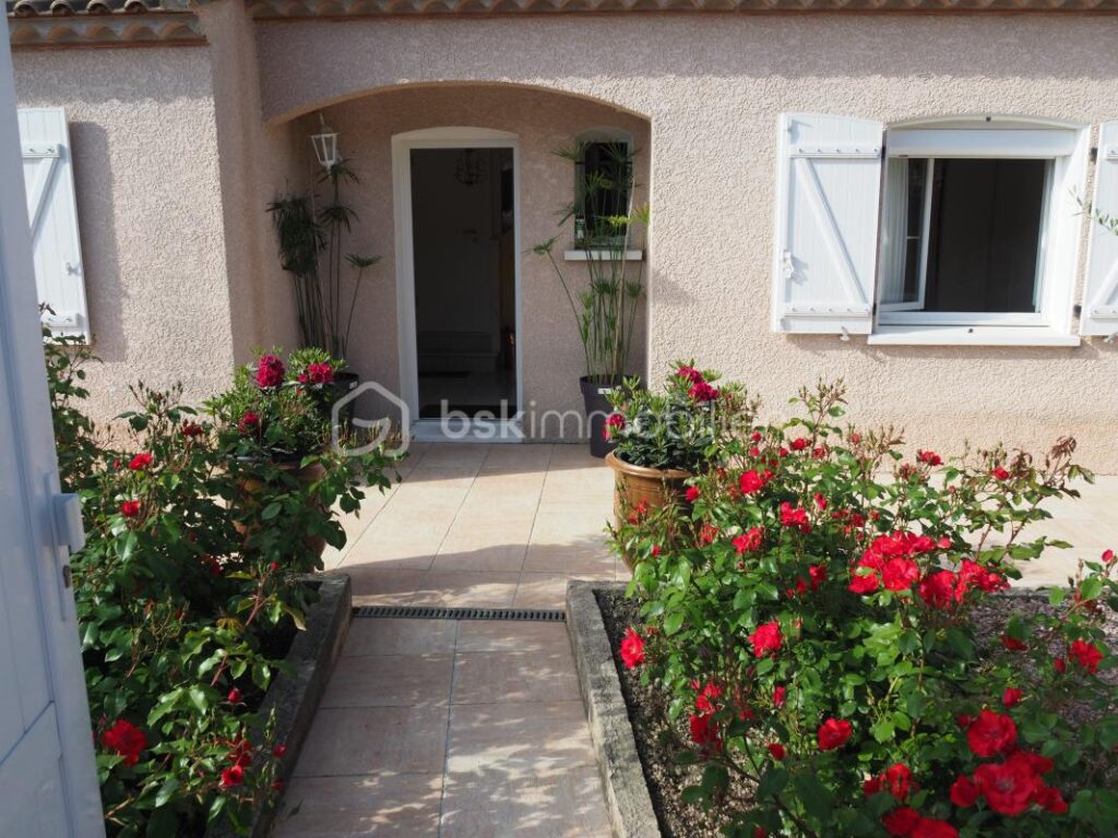 Découvrez le confort d&rsquo;une maison traditionnelle sans mitoyenneté à Thézan-lès-Béziers – 6 pièces – 5 chambres – 150 m²