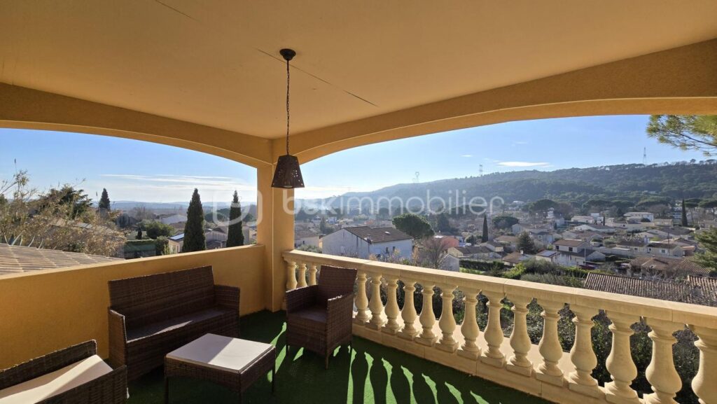 Villa T6 avec vue imprenable, piscine et spa – 6 pièces – 4 chambres – 156 m²