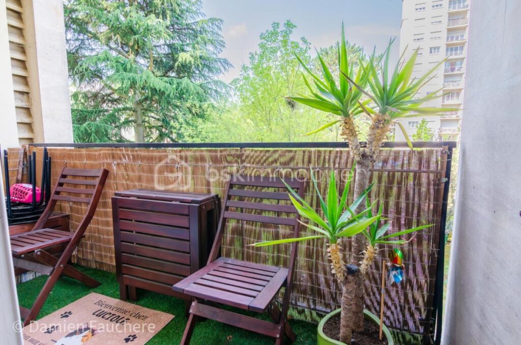 Spacieux 3 pièces traversant et en très bon état ! Avec 2 balcons et une cave, à 2 pas du Centre de Châtillon !! – 3 pièces – 2 chambres – 72 m²