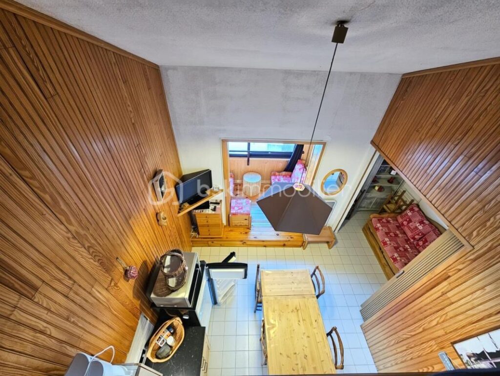 Dernier étage avec ascenseur – Appartement duplex cœur de station – 4 pièces – 2 chambres – 46 m²