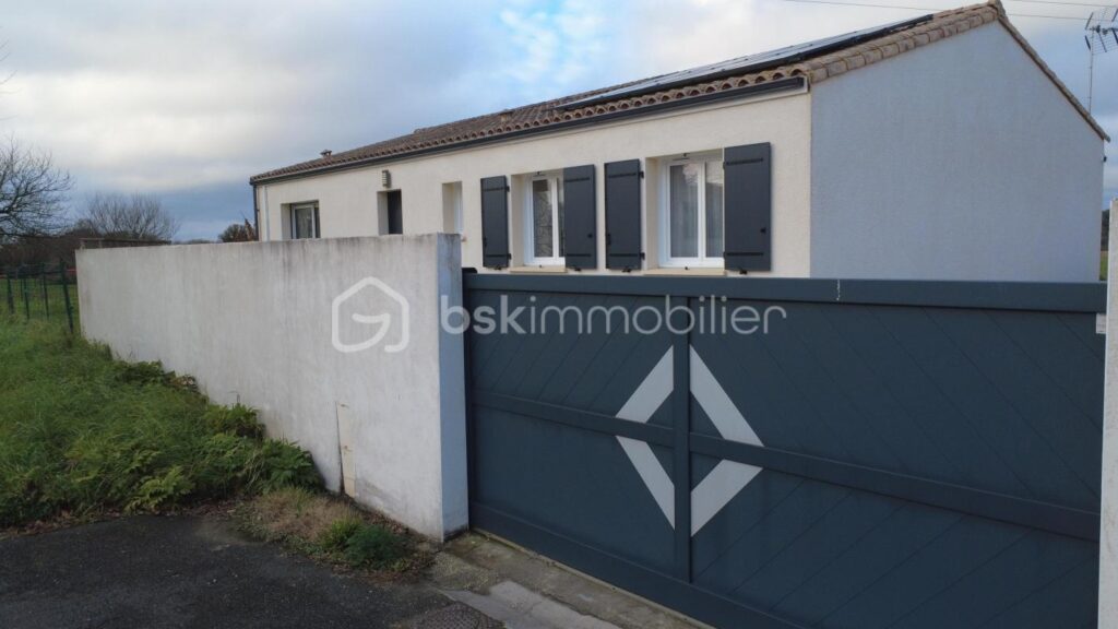 Maison récente 2017 – DPE A/A – Jardin – Piscine – Quartier calme – Pont-l’Abbé-d’Arnoult (17) – 5 pièces – 4 chambres – 115 m²