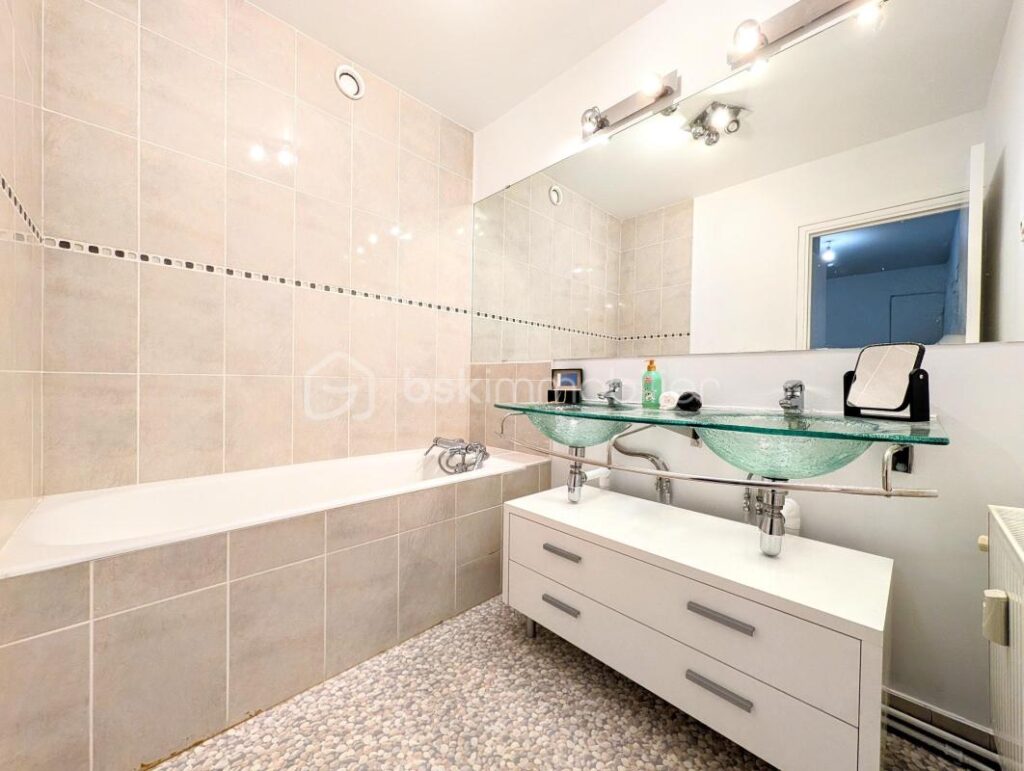 💎 APPARTEMENT D’EXCEPTION : DUPLEX DE STANDING AVEC VUE CATHÉDRALE ! ‘Le prestige du Dernier Étage’ – 6 pièces – 4 chambres – 135 m²