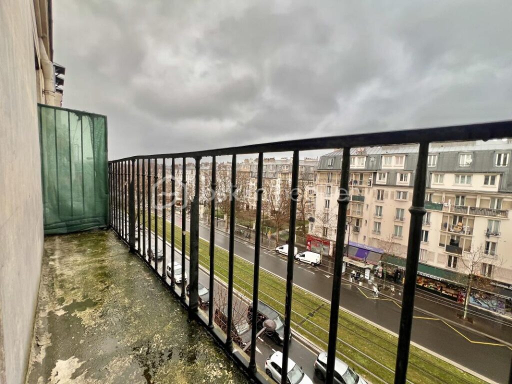 Studio de 16,28 m2 au 5ème et dernier étage, lumineux, BOULEVARD NEY – Paris XVIIIème – 1 pièce – NR chambres – 16 m²