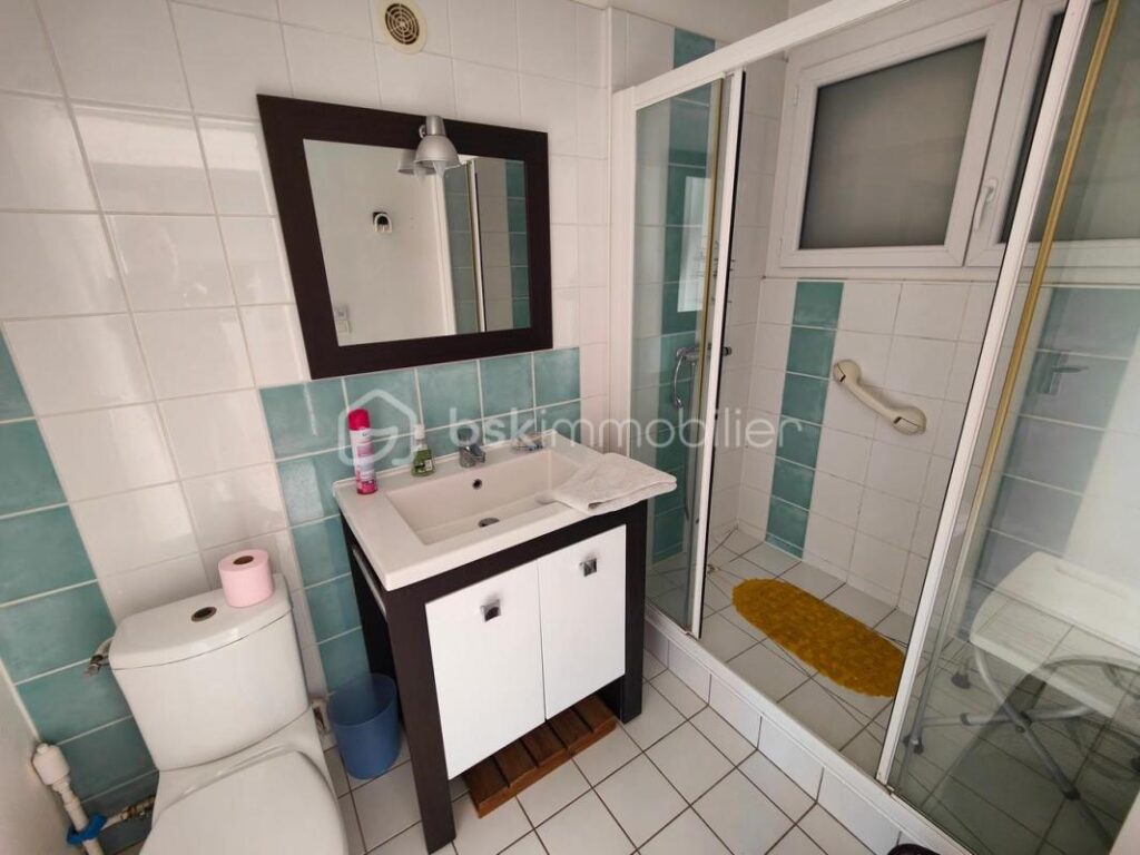 Hyper centre de la station thermale*** Résidence sécurisée*** 3ème étage avec ascenseur*** – 2 pièces – 1 chambre – 32 m²