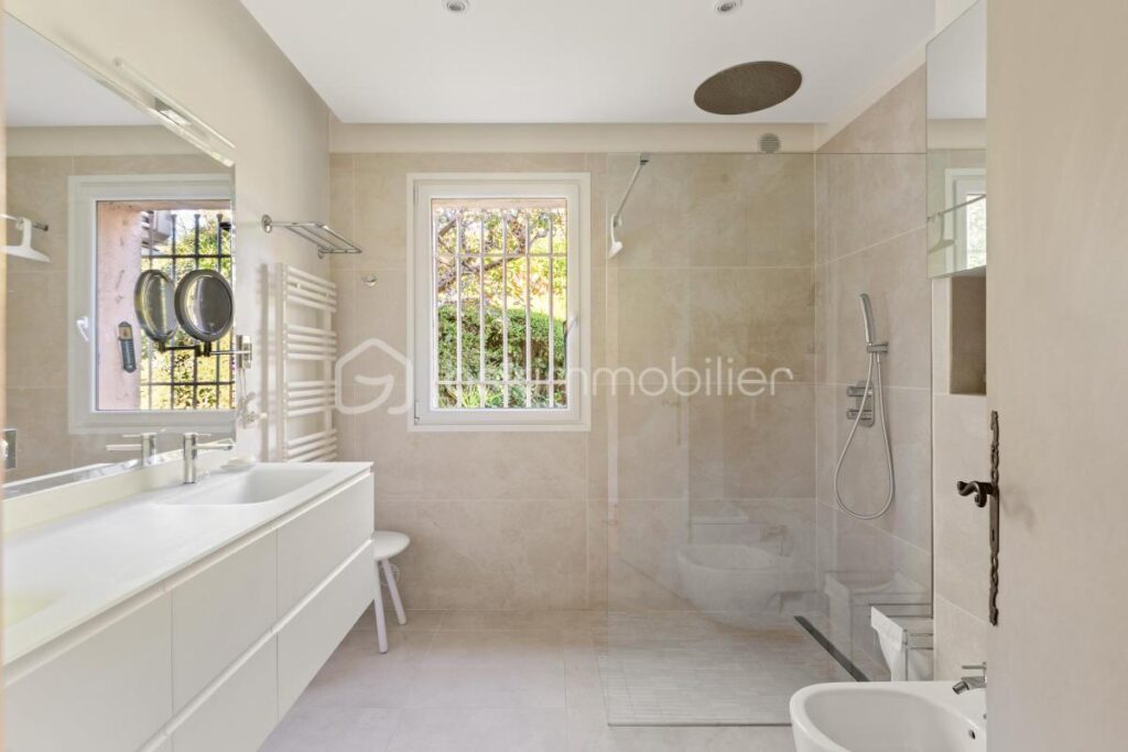 Une villa clés en main, alliant charme et sérénité dans un écrin de verdure – 5 pièces – 4 chambres – 170 m²