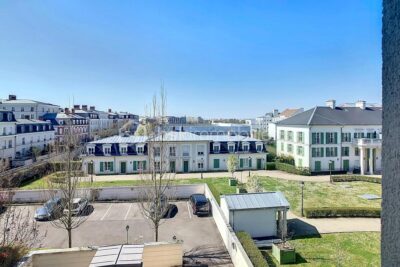 À VENDRE – Appartement 4 pièces – DPE C – Vue Disneyland – Serris (77700) – À 10 min à pied du RER – 4 pièces – 3 chambres – 79 m²