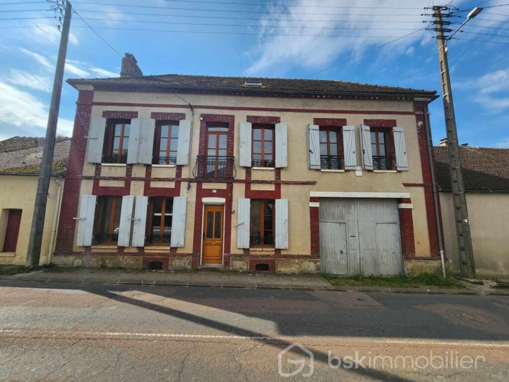 Maison ancienne pleine de charme avec 5 chambres et dépendances – 6 pièces – 5 chambres – 150 m²