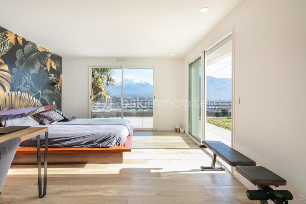 Maison de 200m2 avec piscine – 6 pièces – 4 chambres – 200 m²