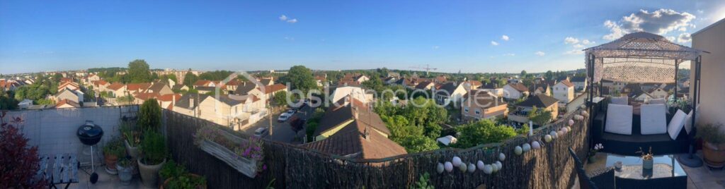 – ROOF TOP AVEC TERRASSE DE 35 M2- DERNIER ÉTAGE – Appartement 3 pièces de 72 m2 + parking en sous-sol – 3 pièces – 2 chambres – 71 m²