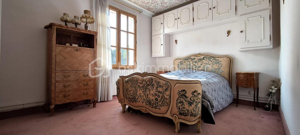 A vendre magnifique villa , avec un grand jardin et une piscine au pied du Luberon , sur Mérindol – 6 pièces – 5 chambres – 155 m²