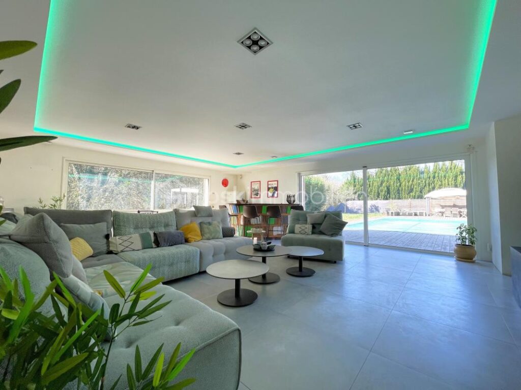 Villa au Calme avec Vue, Piscine & Dépendance – Un Vrai Coup de Cœur Familial ou Investisseur ! – 12 pièces – 5 chambres – 310 m²