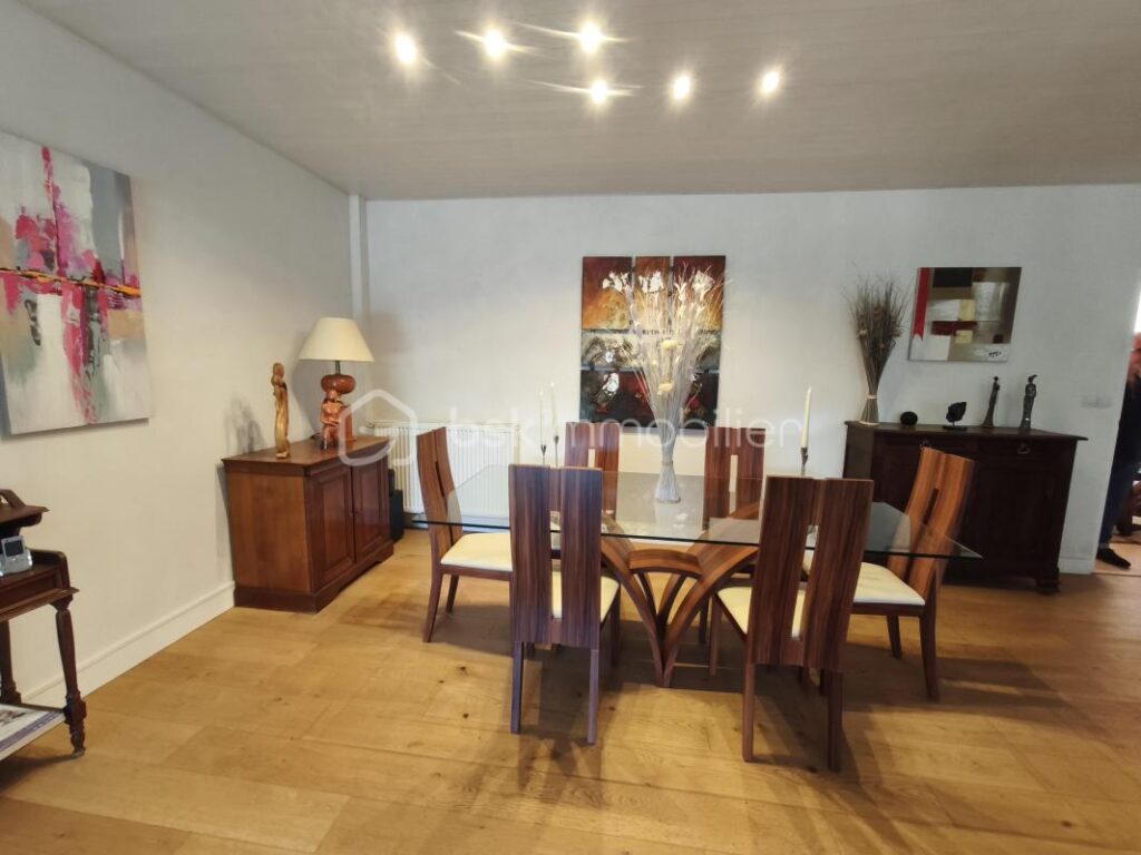 LONGERE DE CHARME – 10 pièces – 4 chambres – 221 m²