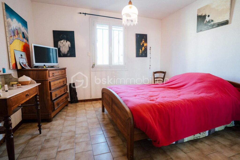 Maison plain pied 3 chambres avec piscine et grand terrain – 4 pièces – 3 chambres – 97 m²