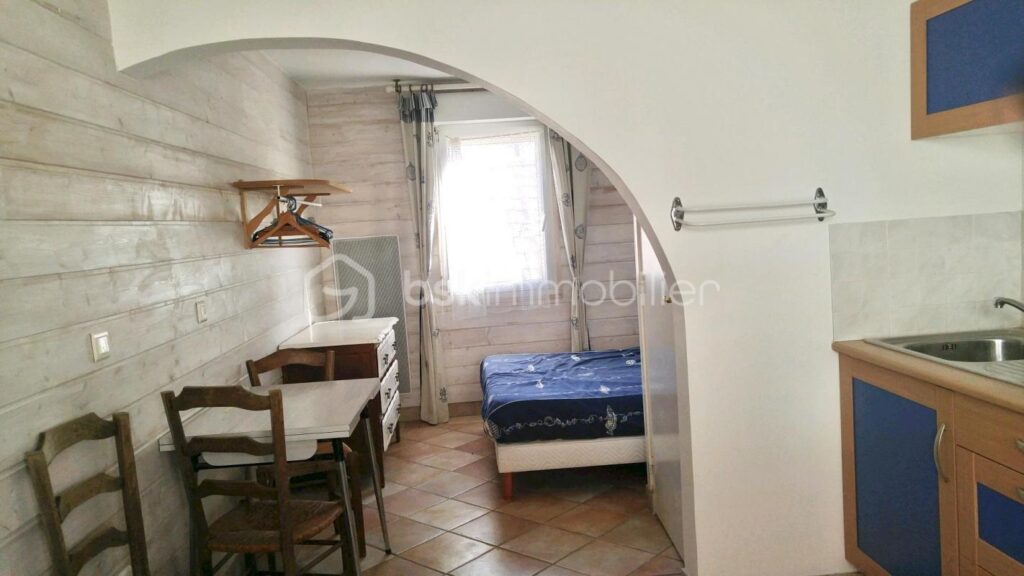 IMMEUBLE MIXTE DE 348m2 AVEC HÔTEL, LOFT, BOUTIQUE ET CAFÉ ! – 11 pièces – NR chambres – 348 m²