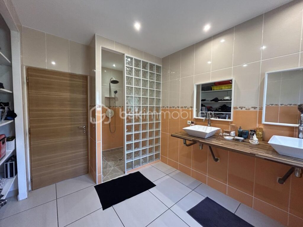 Villa de charme avec piscine – 4 Pièces 138 m² – 4 pièces – 3 chambres – 138 m²