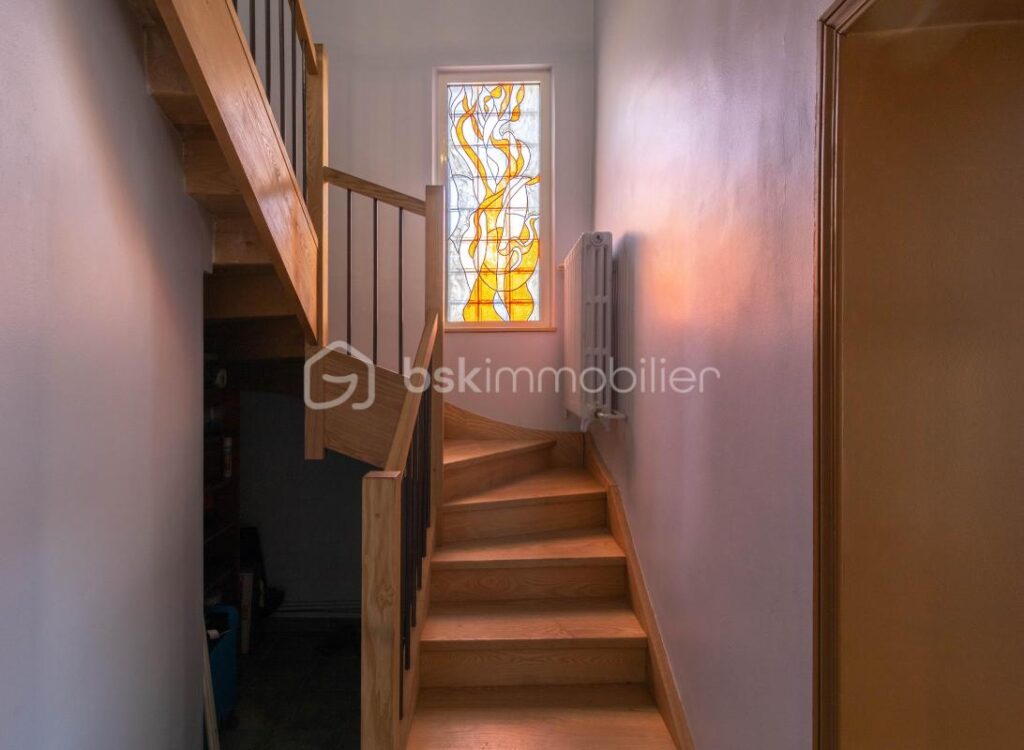 Demeure de caractère avec ascenseur, dépendances et terrain piscinable – 8 pièces – 6 chambres – 255 m²