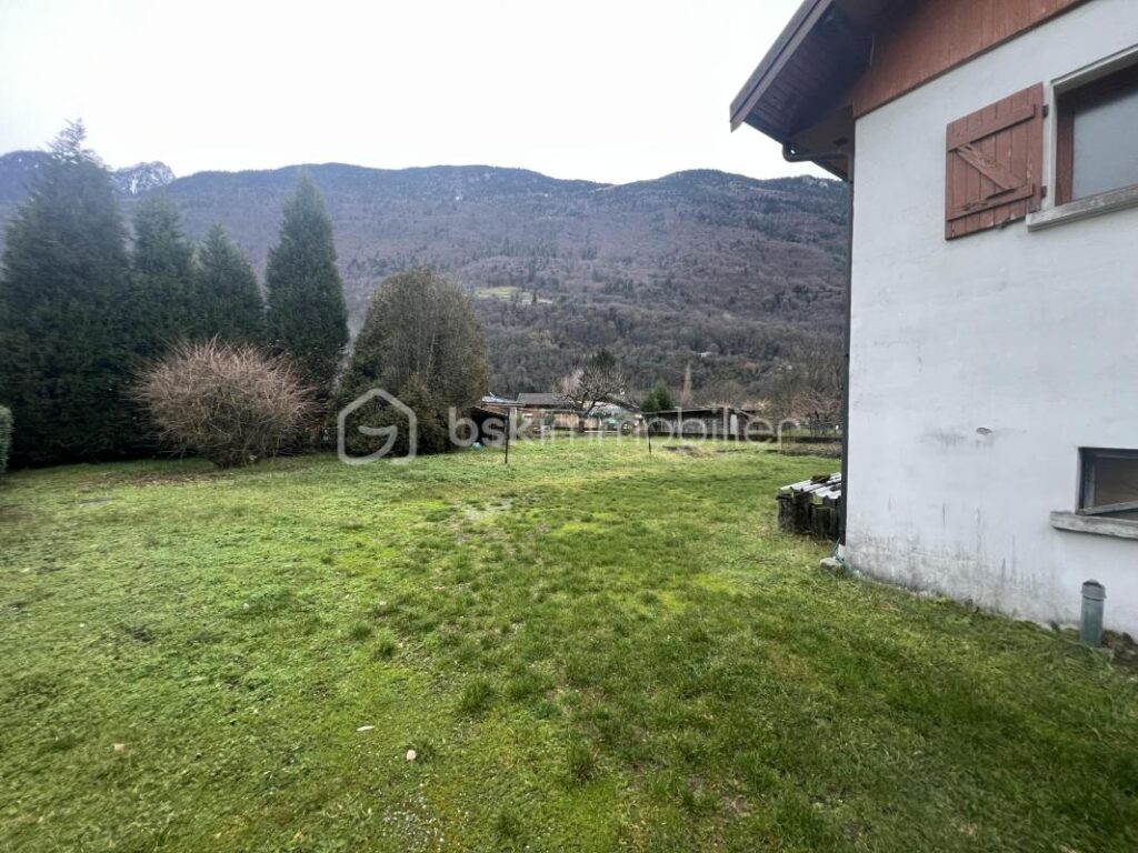 Maison de 100 m² sur terrain de 1500 m² – 4 pièces – 3 chambres – 100 m²