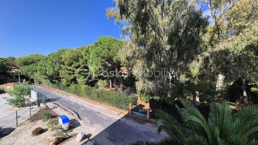 A VENDRE APPARTEMENT STUIDO 26M² A SAINT CYPRIEN – COTE PLAGE – PROCHE DE TOUS LES COMMERCES DE PLAGES ET DU PORT – ASCENSEUR – FAIBLES CHARGES – 1 pièce – NR chambres – 26 m²