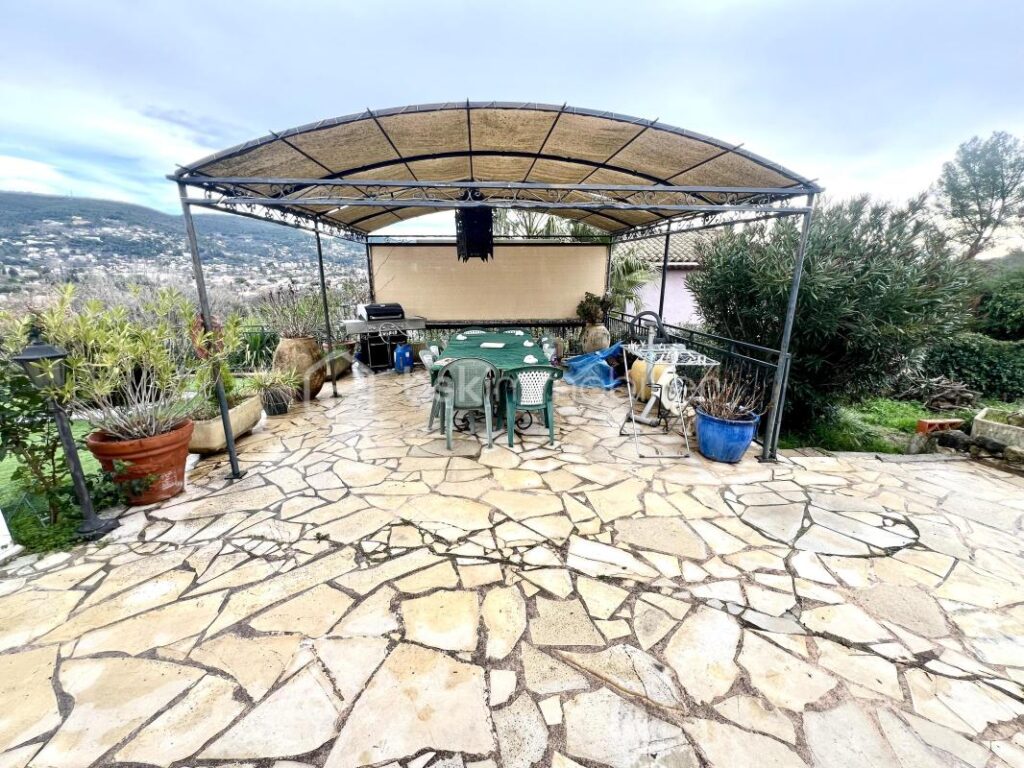 Draguignan – Villa – Studio indépendant – Piscine – Aucun vis à vis – 6 pièces – 4 chambres – 165 m²