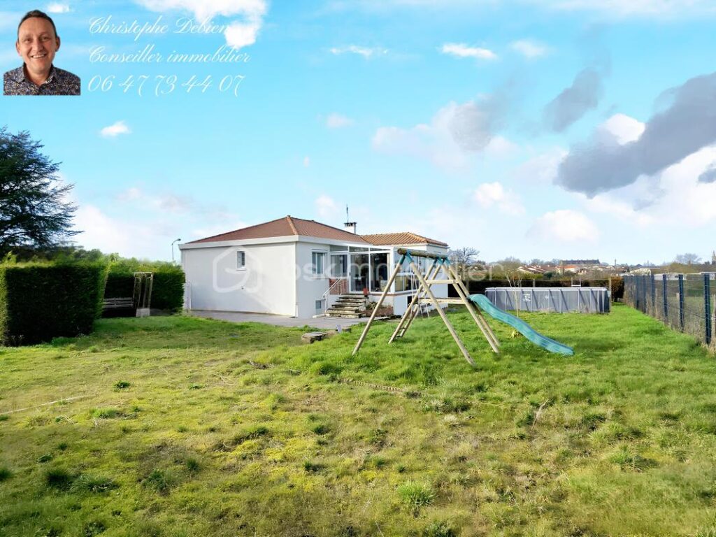 MAISON LUMINEUSE / VUE SUR LA NATURE / 108M² HABITABLES / 2 CHAMBRES / VÉRANDA / GRAND SOUS-SOL / PARCELLE 1328M² / CHAVAGNES-EN-PAILLERS – 5 pièces – 2 chambres – 108 m²