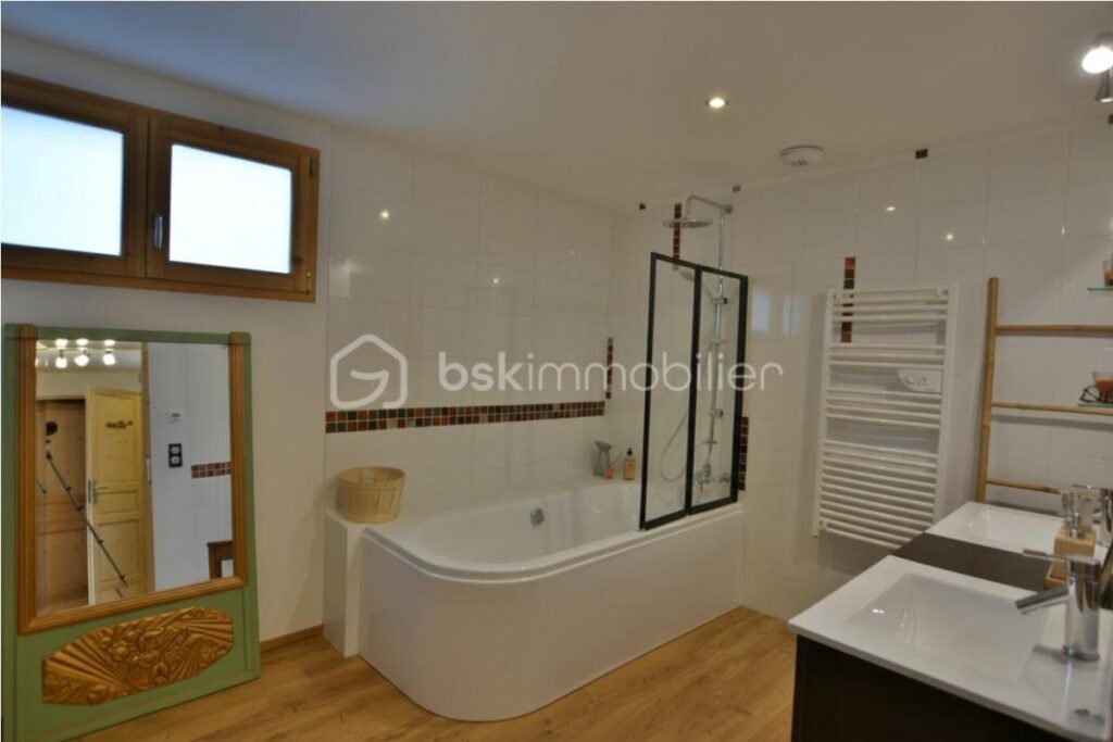 CHALET AVEC VUE PANORAMIQUE, ACCÈS SKI & POTENTIEL LOCATIF – 4 pièces – 3 chambres – 135 m²