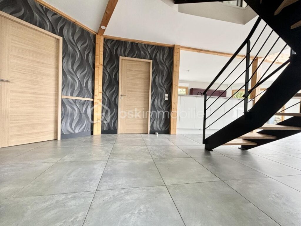 Maison d’architecte de 173m2 avec terrain de 993m2 – 6 pièces – 5 chambres – 173 m²