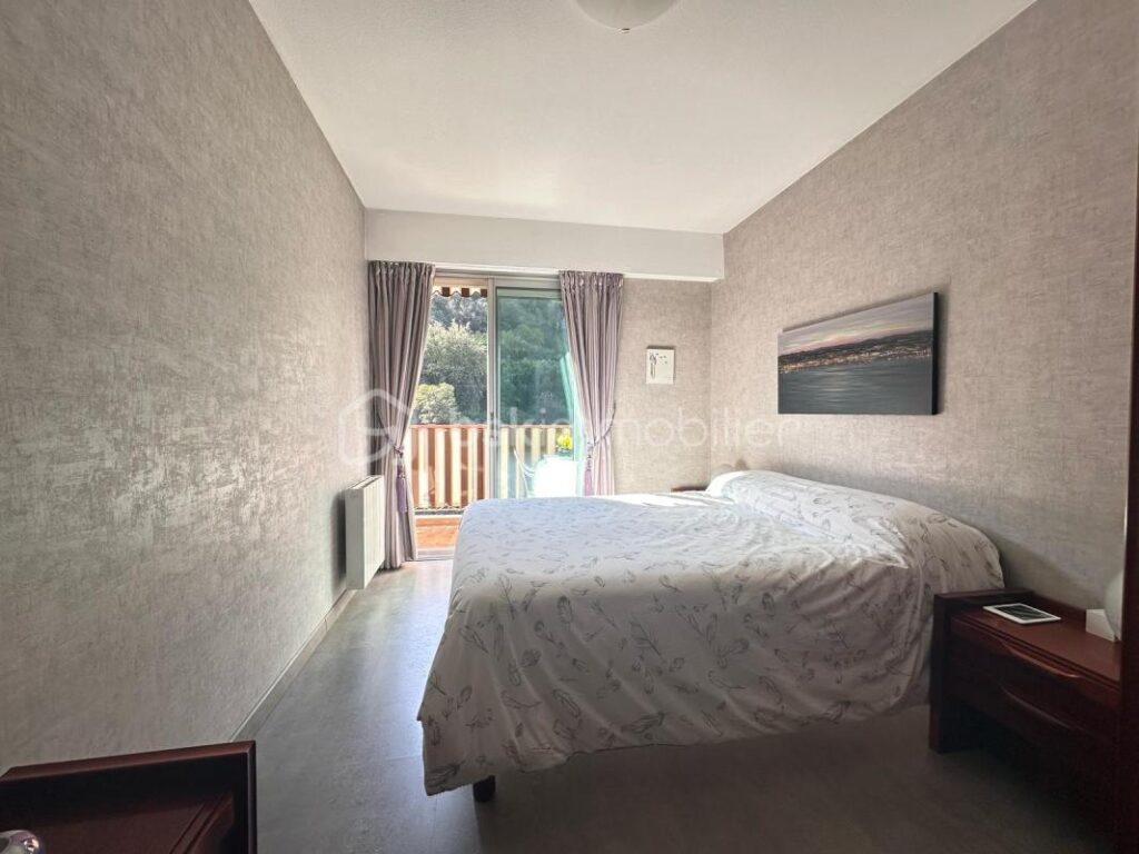 Rare à Menton – Grand duplex lumineux au dernier étage, avec terrasse et vue dégagée – 4 pièces – 3 chambres – 95 m²