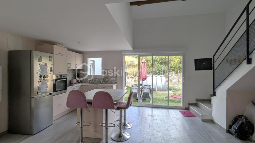 Ensemble de 2 habitations sur une belle parcelle arborée – 8 pièces – 6 chambres – 227 m²